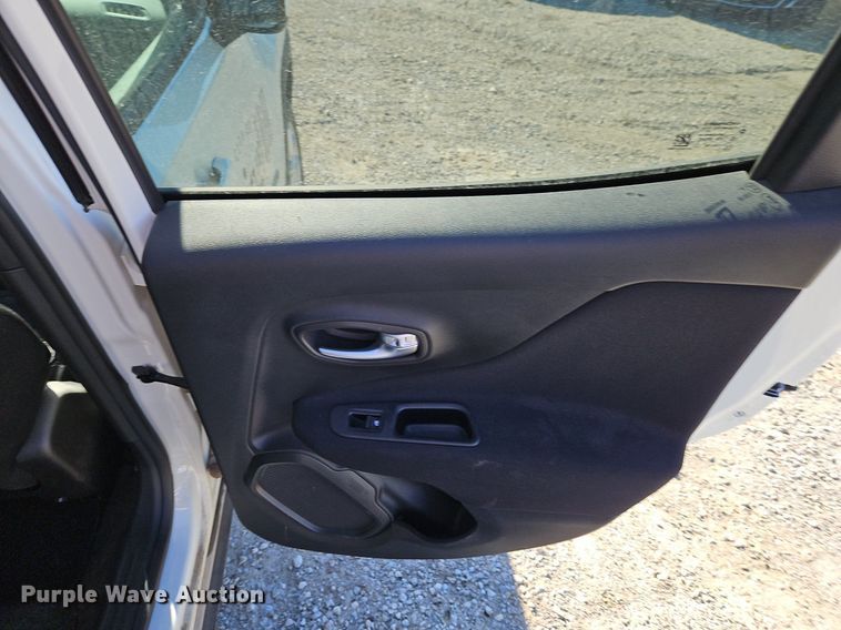 image for item EI3546 2019 Jeep Renegade Latitude SUV