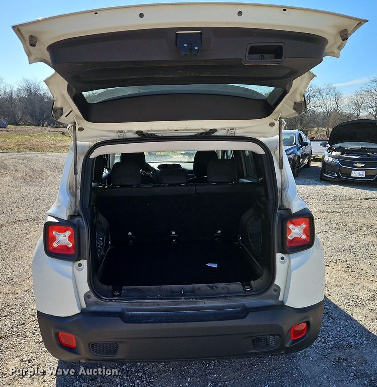 image for item EI3546 2019 Jeep Renegade Latitude SUV