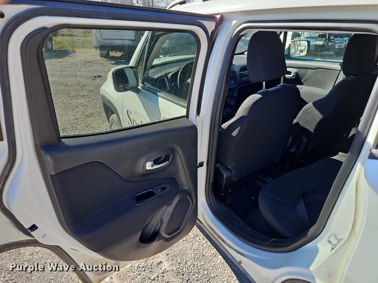 image for item EI3546 2019 Jeep Renegade Latitude SUV