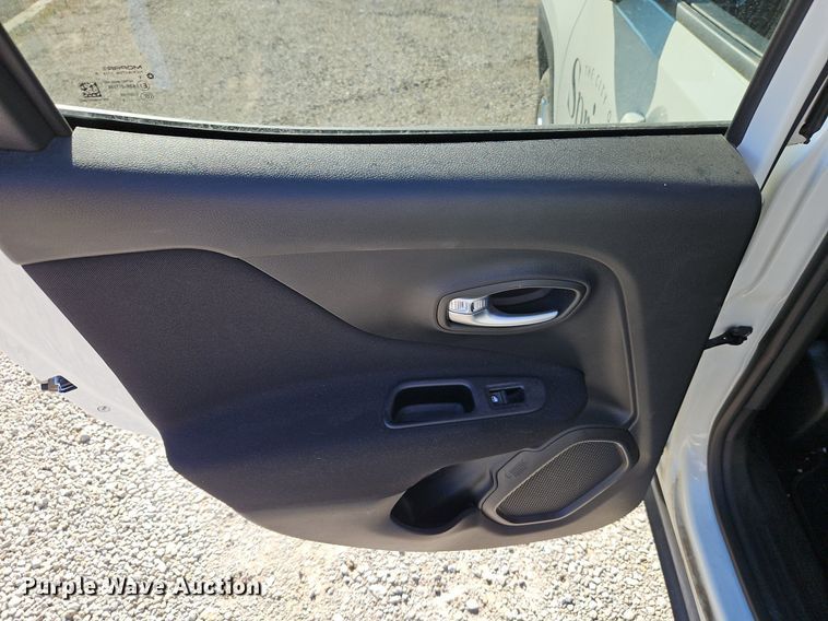 image for item EI3546 2019 Jeep Renegade Latitude SUV