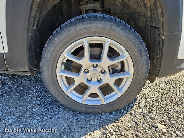 image for item EI3546 2019 Jeep Renegade Latitude SUV