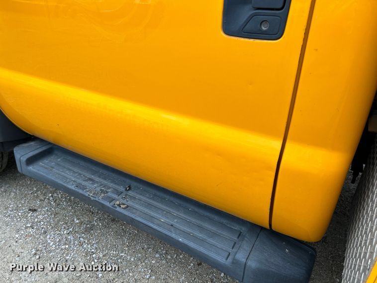 image for item EK4210 2011 Ford F550 Super Duty XL  bucket truck