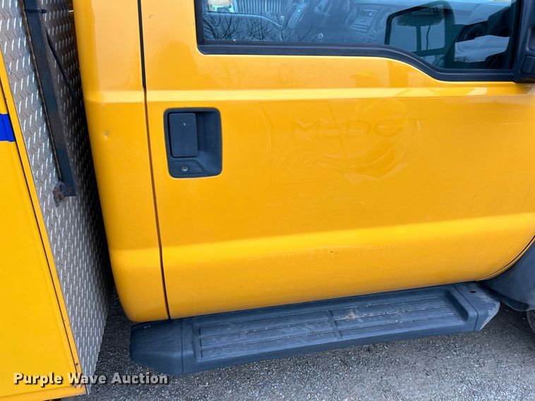 image for item EK4210 2011 Ford F550 Super Duty XL  bucket truck