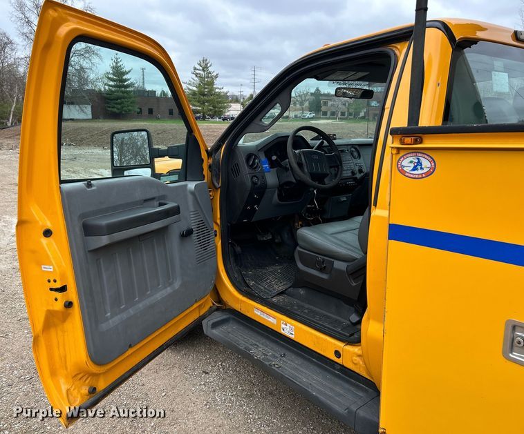 image for item EK4210 2011 Ford F550 Super Duty XL  bucket truck