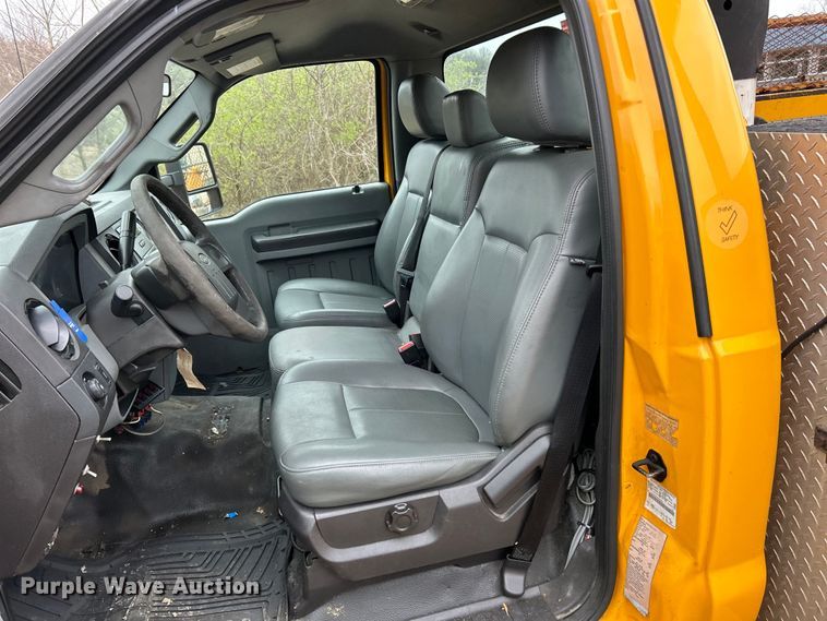 image for item EK4210 2011 Ford F550 Super Duty XL  bucket truck