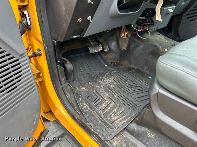 image for item EK4210 2011 Ford F550 Super Duty XL  bucket truck