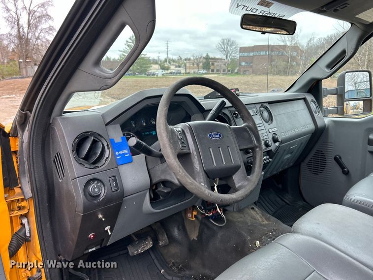 image for item EK4210 2011 Ford F550 Super Duty XL  bucket truck