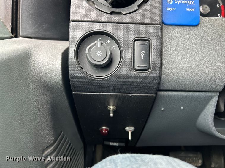 image for item EK4210 2011 Ford F550 Super Duty XL  bucket truck