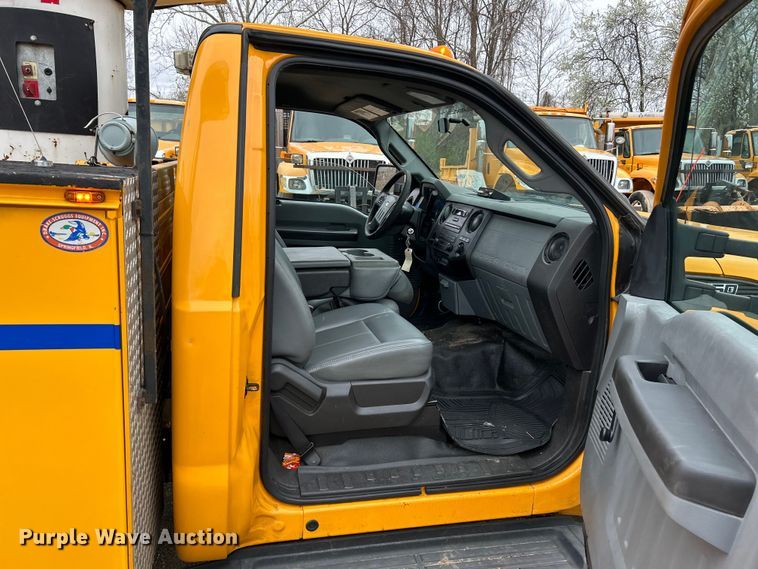 image for item EK4210 2011 Ford F550 Super Duty XL  bucket truck