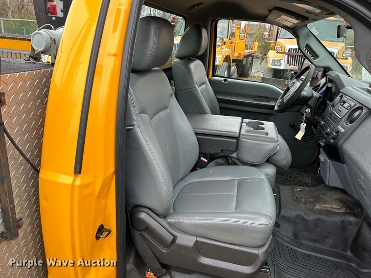 image for item EK4210 2011 Ford F550 Super Duty XL  bucket truck