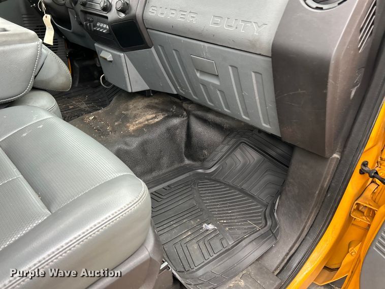 image for item EK4210 2011 Ford F550 Super Duty XL  bucket truck