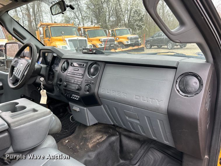 image for item EK4210 2011 Ford F550 Super Duty XL  bucket truck