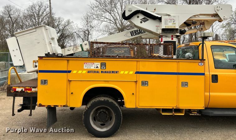 image for item EK4210 2011 Ford F550 Super Duty XL  bucket truck