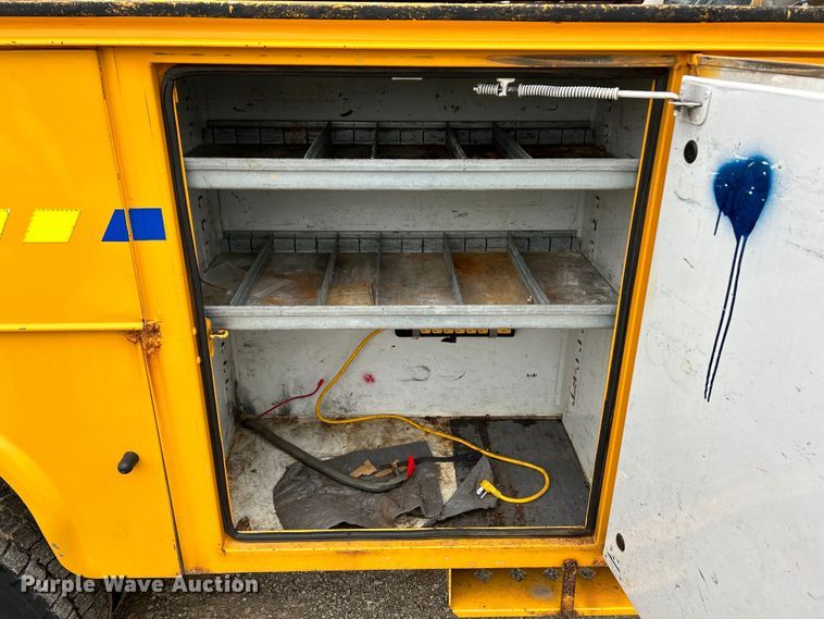 image for item EK4210 2011 Ford F550 Super Duty XL  bucket truck