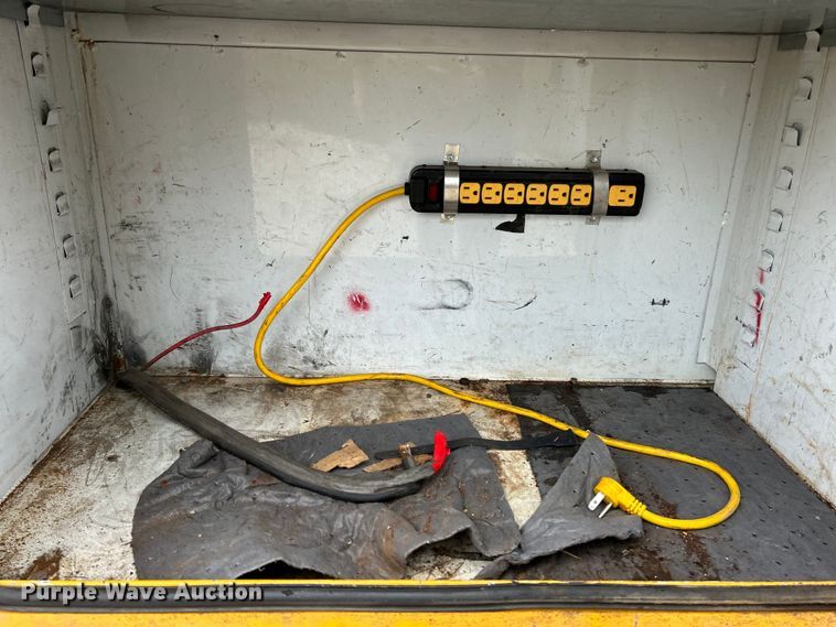 image for item EK4210 2011 Ford F550 Super Duty XL  bucket truck