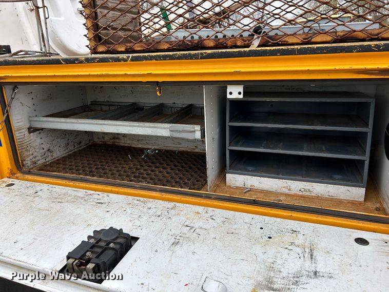 image for item EK4210 2011 Ford F550 Super Duty XL  bucket truck