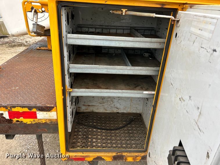 image for item EK4210 2011 Ford F550 Super Duty XL  bucket truck