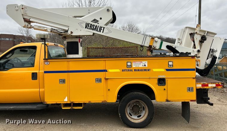 image for item EK4210 2011 Ford F550 Super Duty XL  bucket truck