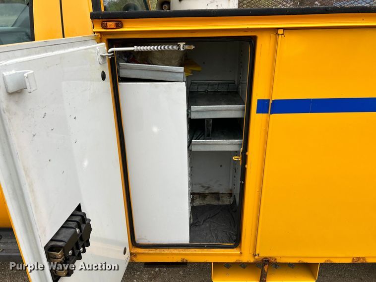 image for item EK4210 2011 Ford F550 Super Duty XL  bucket truck