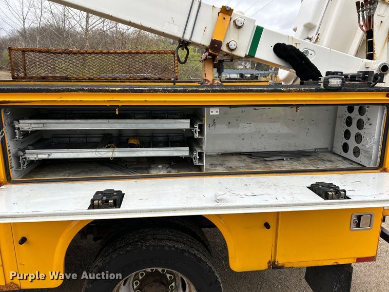 image for item EK4210 2011 Ford F550 Super Duty XL  bucket truck