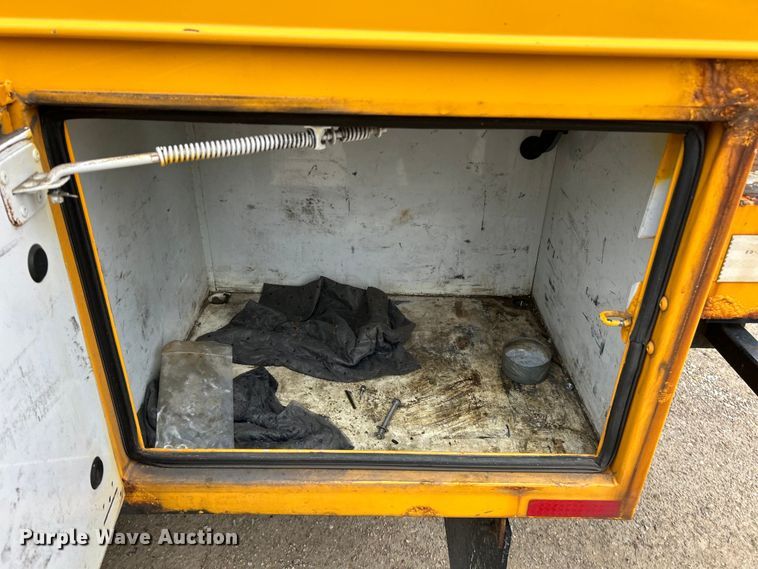 image for item EK4210 2011 Ford F550 Super Duty XL  bucket truck