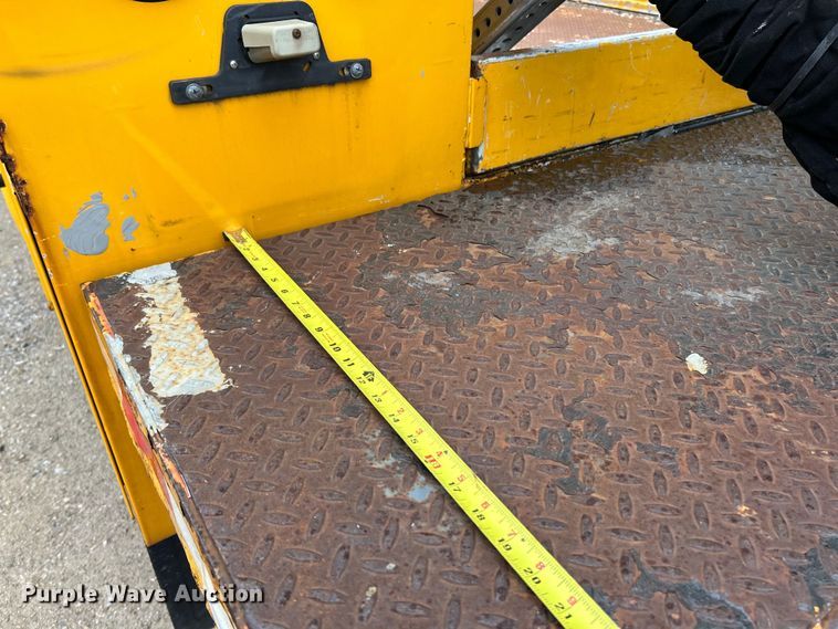 image for item EK4210 2011 Ford F550 Super Duty XL  bucket truck