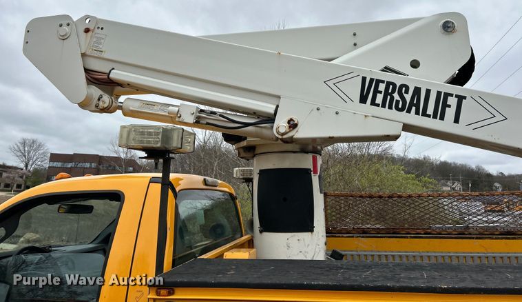 image for item EK4210 2011 Ford F550 Super Duty XL  bucket truck