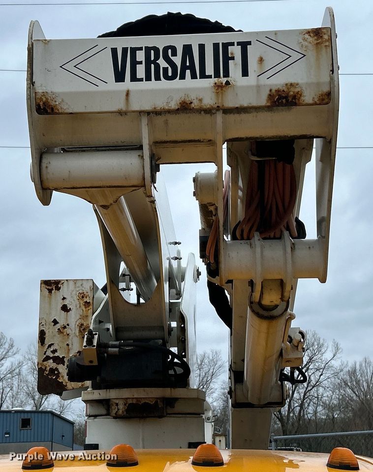 image for item EK4210 2011 Ford F550 Super Duty XL  bucket truck