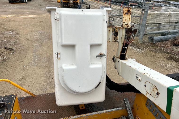 image for item EK4210 2011 Ford F550 Super Duty XL  bucket truck