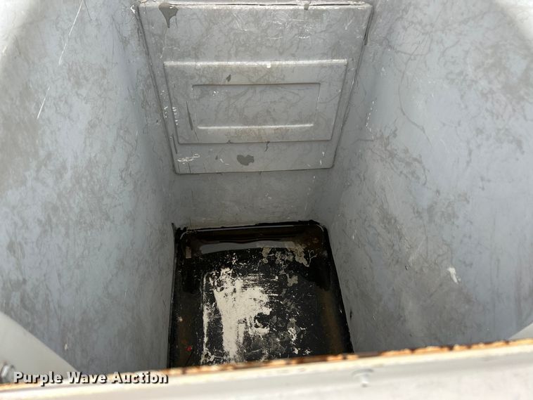 image for item EK4210 2011 Ford F550 Super Duty XL  bucket truck