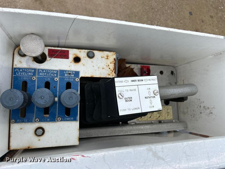 image for item EK4210 2011 Ford F550 Super Duty XL  bucket truck