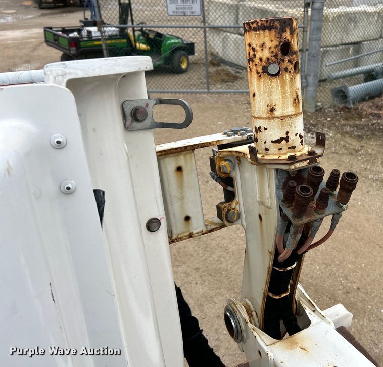 image for item EK4210 2011 Ford F550 Super Duty XL  bucket truck