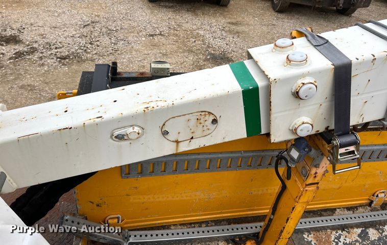 image for item EK4210 2011 Ford F550 Super Duty XL  bucket truck