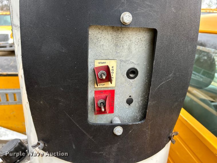 image for item EK4210 2011 Ford F550 Super Duty XL  bucket truck