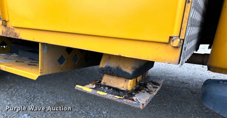 image for item EK4210 2011 Ford F550 Super Duty XL  bucket truck