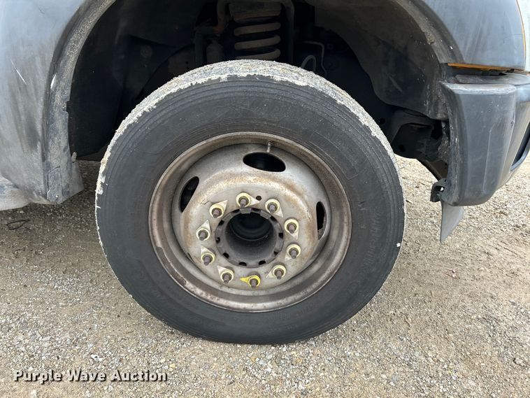 image for item EK4210 2011 Ford F550 Super Duty XL  bucket truck