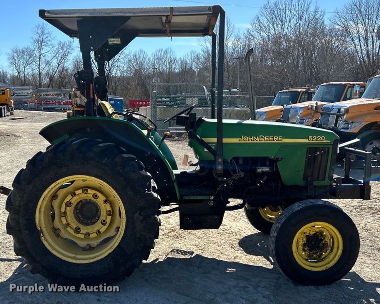 image for item EK4211 2003 John Deere 5220 tractor