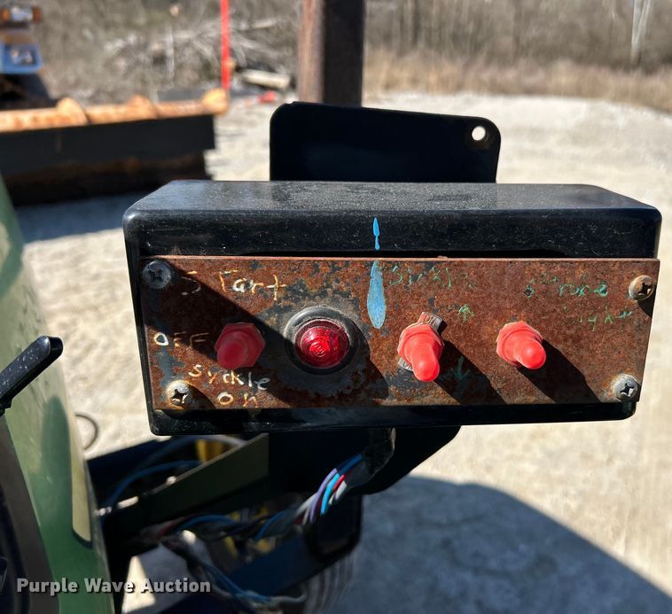 image for item EK4211 2003 John Deere 5220 tractor