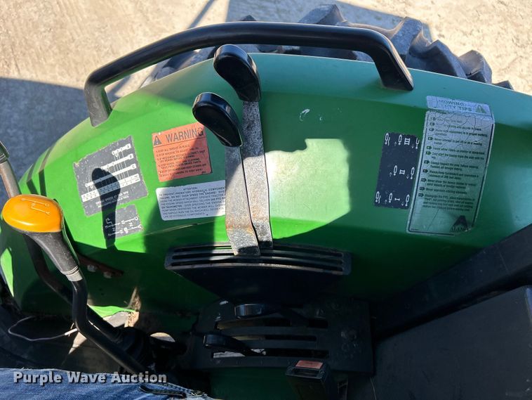 image for item EK4211 2003 John Deere 5220 tractor