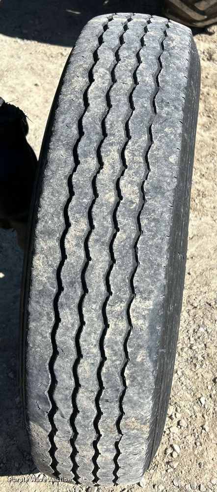 image for item EK4211 2003 John Deere 5220 tractor