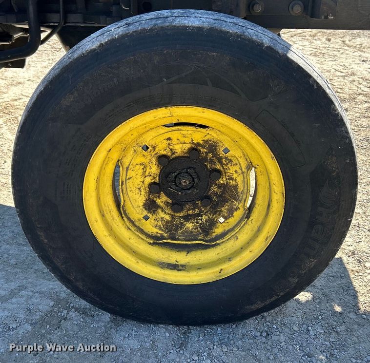 image for item EK4211 2003 John Deere 5220 tractor