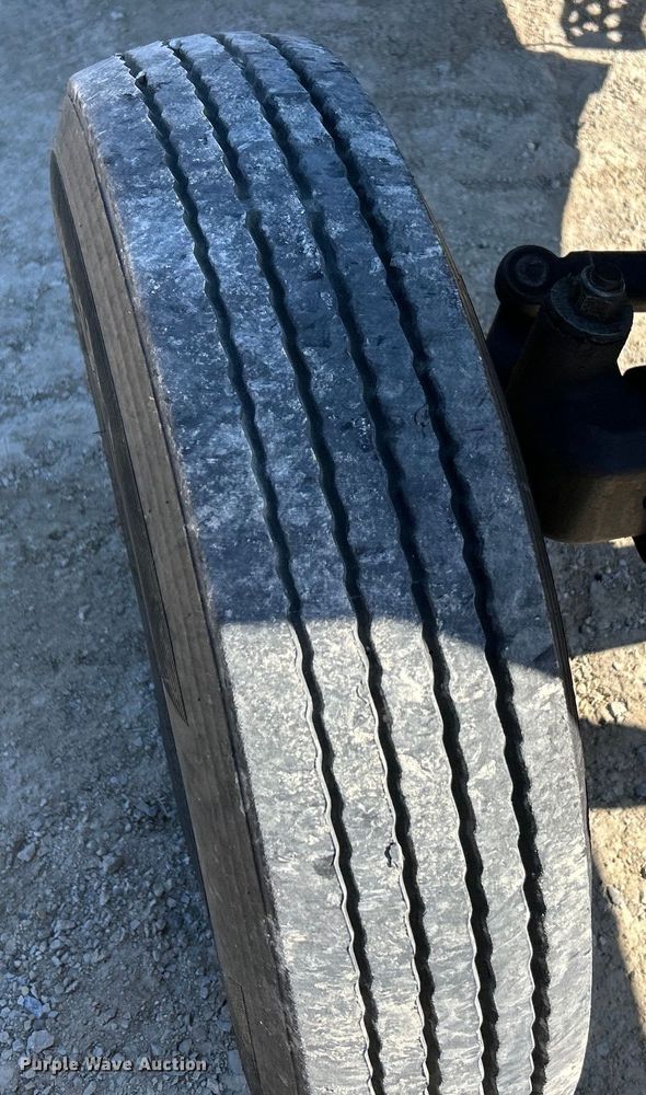 image for item EK4211 2003 John Deere 5220 tractor