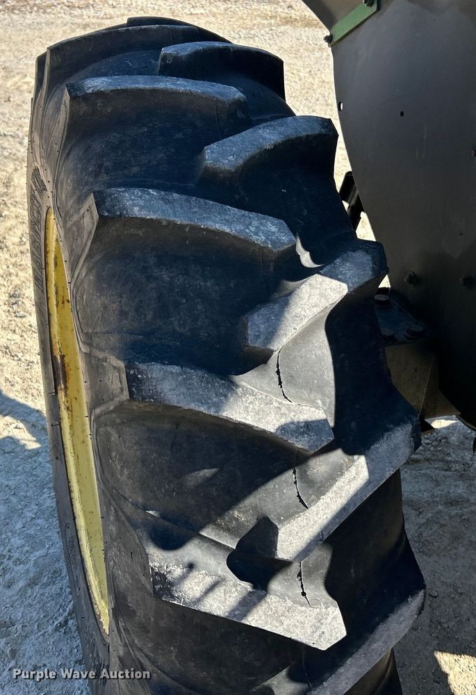 image for item EK4211 2003 John Deere 5220 tractor