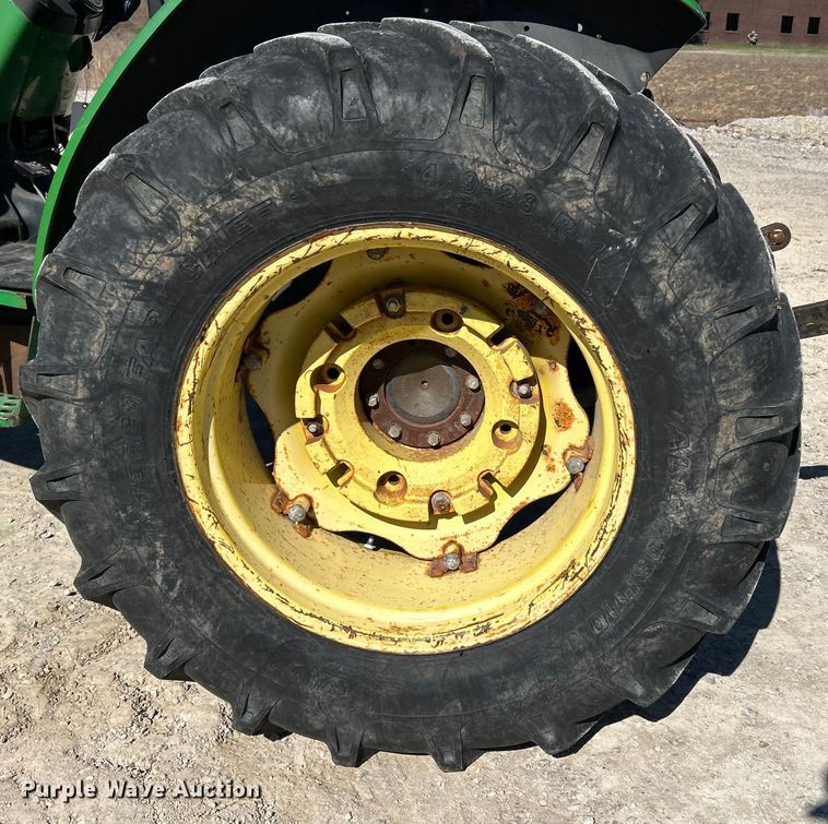 image for item EK4211 2003 John Deere 5220 tractor