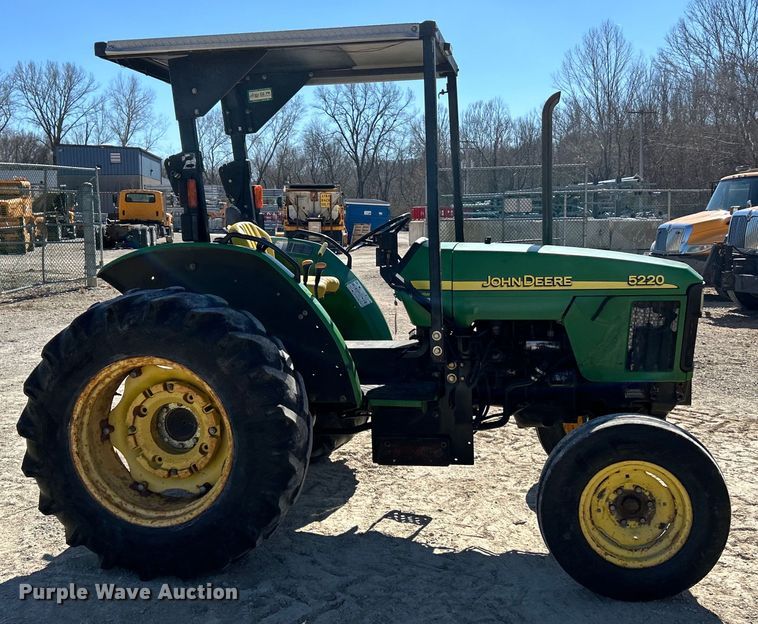 image for item EK4212 2003 John Deere 5220 tractor