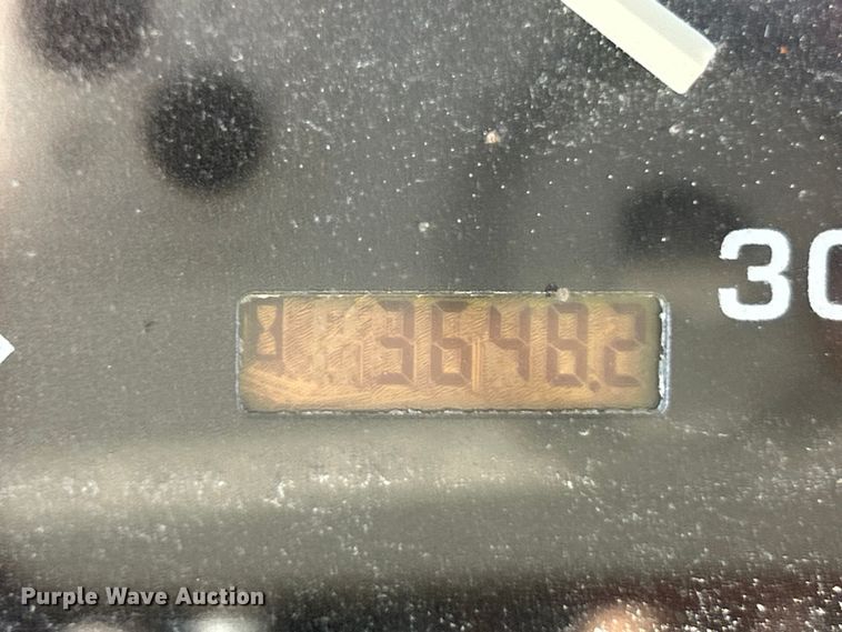 image for item EK4212 2003 John Deere 5220 tractor