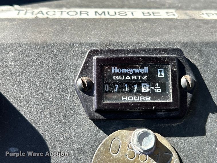 image for item EK4212 2003 John Deere 5220 tractor