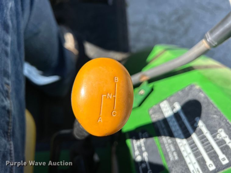 image for item EK4212 2003 John Deere 5220 tractor