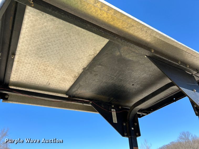 image for item EK4212 2003 John Deere 5220 tractor