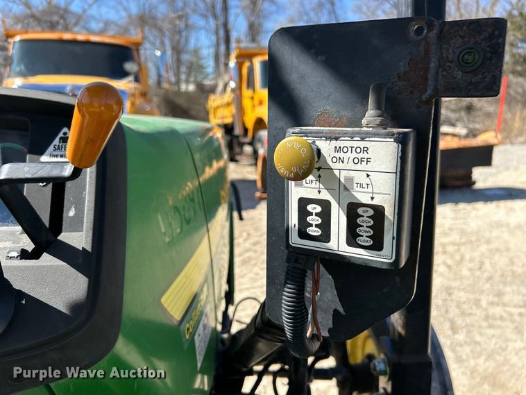 image for item EK4212 2003 John Deere 5220 tractor